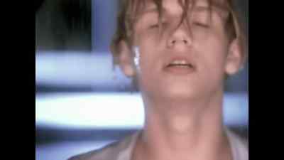 ♪ Quit playing games
with my heart ♪ - Larger than Life: Reign of the Boybands