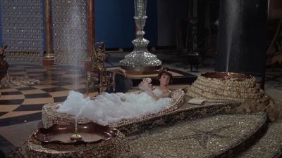 Quite alright l always carry - Paris When It Sizzles
