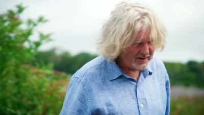 ..quite treacly...Do you want me
to do a bit?Yeah. - James May and the Dull Men
