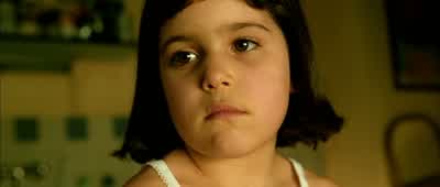 - "Les... poules... couvent... - Amélie