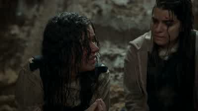 "منى"، أنت لست مخطئة. - From the Ashes: The Pit