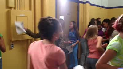"Se las arregla con un perro caliente". - Mean Girls