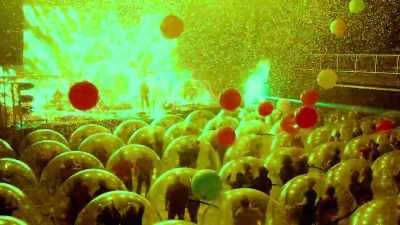 ♪"Race For The
Prize" (Live Version)♪ - The Flaming Lips Space Bubble Film