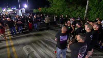 [race master] All right,
everybody, circle up. - Street Outlaws