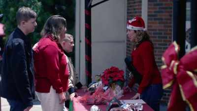 - [rachael] well, come on,
I think there's a singer - The Christmas High Note