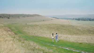 - Rachel Hughes.
- She, er, was pushed off a cliff. - Quiz