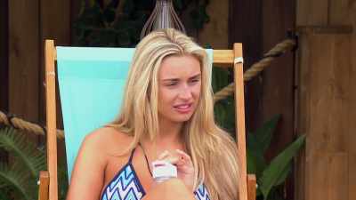 RACHEL: Obviously, Dan knew,
like, I was initially really
attracted to him, - Love Island