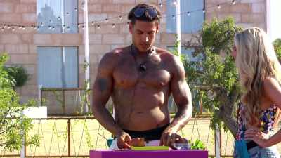 ‐RACHEL: Okay.
‐...I'm gonna start - Love Island
