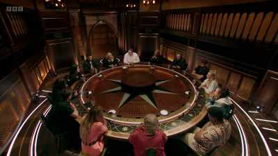 Rachel turns into
a cutthroat player, - The Traitors