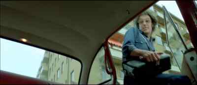 Radio 2... Radio 2TW, and make it fast. - ABBA: The Movie