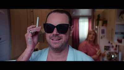 (RADIO CHATTER)
(DOOR CLOSES) - Mr. Bigstuff