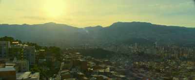 Radio station, "El Bardo,"
with you all day long. - Medellin