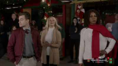 Raise your hand
if you like to bake. - Christmas in Evergreen