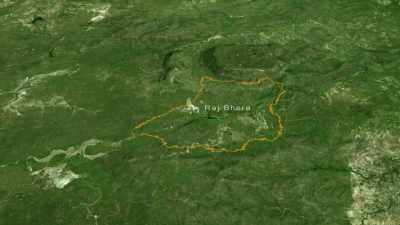Raj Bera's territory
is just big enough to support her cubs, - Dynasties