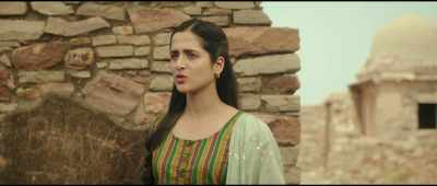 - Raja said you wanted to talk to me.
- Yes. - Love Aaj Kal
