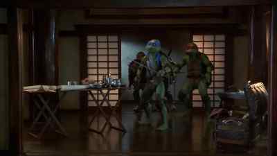 RAPHAEL: Where'd he go?
- There he goes. - Teenage Mutant Ninja Turtles III