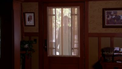 (rapping at door) - Desperate Housewives