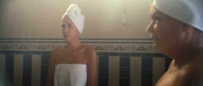 - [Raquel] Dinah.
- [Evelyn sighs] - Palm Royale