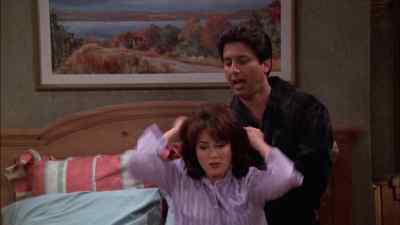 -Ray, it's caught in my hair.
-All right, easy. Don't pull. - Everybody Loves Raymond