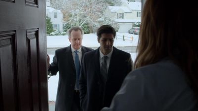 -[Ray] Sorry about this, boss.
-Come in, guys. - Marvel's Daredevil