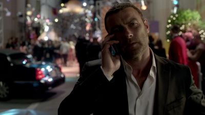 - Ray?
- Yeah, Frank? - Ray Donovan