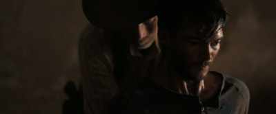 [razor rings]
[Alonzo grunts] - Gunfight at Dry River