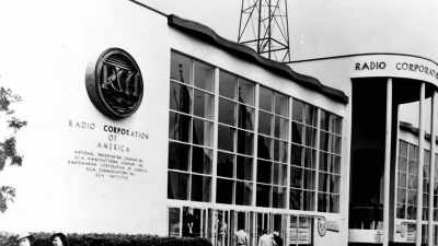 RCA builds a 9,000
square foot pavilion - The Machines That Built America