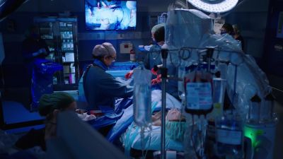 Ready to cannulate. - Chicago Med