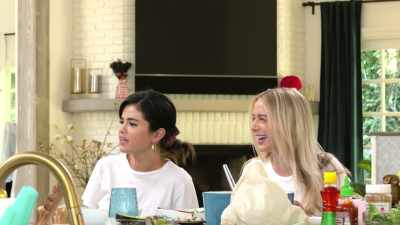 - Ready? It's itadakimasu. - Selena + Chef