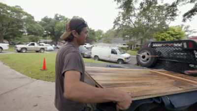 -Ready? It's pretty heavy.
-[Kim]
It's okay. I'm pretty strong. - Why the Heck Did I Buy This House?