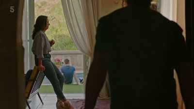 Really, Jake wouldn't leave home
without that bloody Xbox... - The Holiday