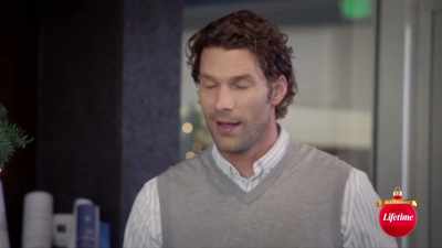 - Really?
- Oh, yeah. - Blending Christmas