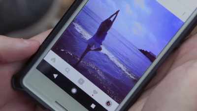Really? The ocean's so beautiful there. - Family Romance, LLC