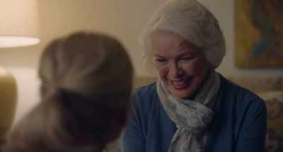 - Really?
- Yeah, I-I wanna sell the house. - Queen Bees
