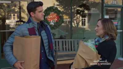 - Really?
- Yeah, she... - Christmas Wonderland