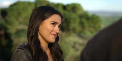 -Really? You seem close.
-Uh… - La Dolce Villa