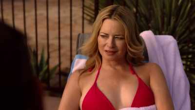 [Rebecca burlándose] - Couples Retreat Murder