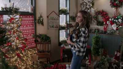 Rebecca, you're going
to have to teach me how - Christmas Wreaths and Ribbons