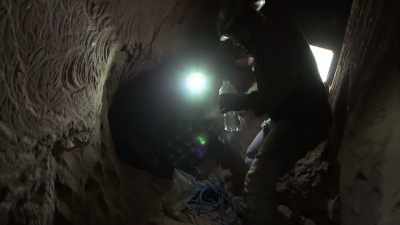 Recently, they hit
a motherlode of opal, - Outback Opal Hunters