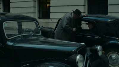 "Recognise him?" "Course,"
she says, "That's Freddy Alfonsi - Maigret in Montmartre