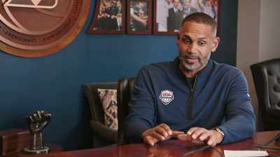 Recuerdo a Allan Houston
enfadándose. - We Beat the Dream Team