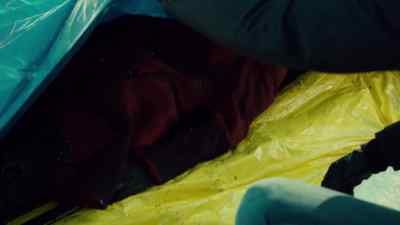 Red jacket. It's her. - The Listener