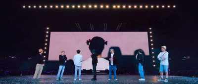 ♪ Red light, green light ♪ - BTS: Permission to Dance on Stage - LA