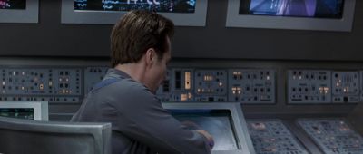 Red thingy moving toward the green thingy - Galaxy Quest