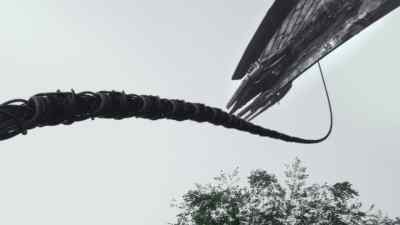 Red wire, green. - Falling Skies