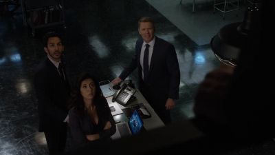Reddington says Stern's
robbing the Denver Mint. - The Blacklist