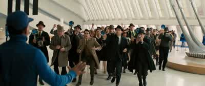 Reed! Reed! -Move back! -Dr. Richards, over here! -Can we get a word? -Stand back. Make a path. Sue! - The Fantastic 4: First Steps