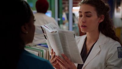 - Reese, are you chewing gum? - Chicago Med