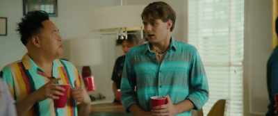 - Refills for us. Paulie.
- We'll be back. - Guys. - So... - The Re-Education of Molly Singer