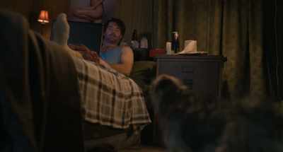 REGGIE:
And the way he pets that thing, - Strays